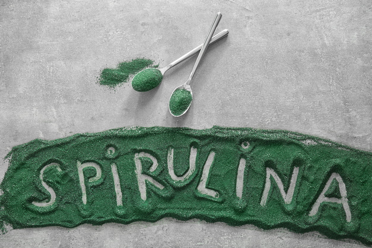 O suplemento Spirulina é bom para aumentar a imunidade e auxiliar em dietas alimentares